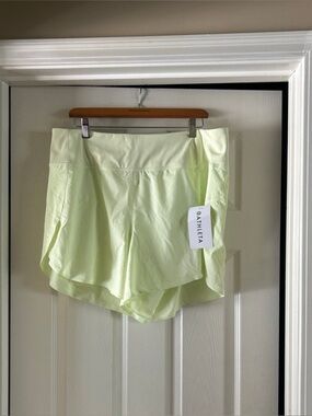 Athleta run with it short, nwt 1X